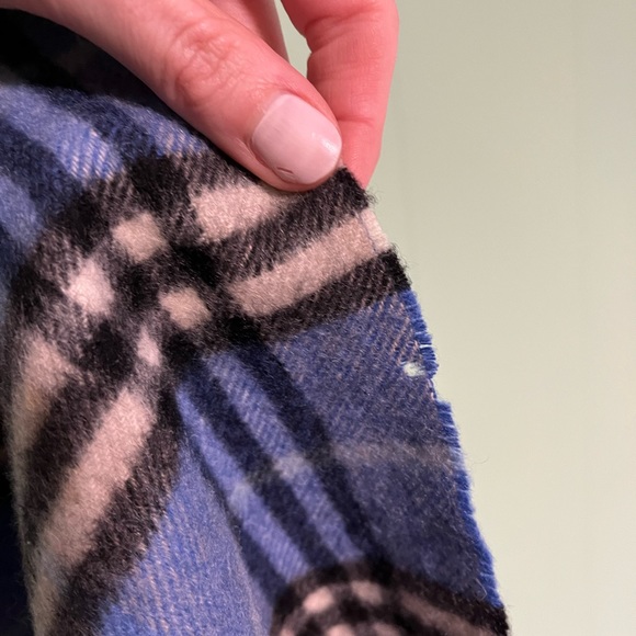 BURBERRY Cashmere Blue Tan Tartan Plaid Scarf Fringe Soft Designer Luxury - Picture 13 of 13